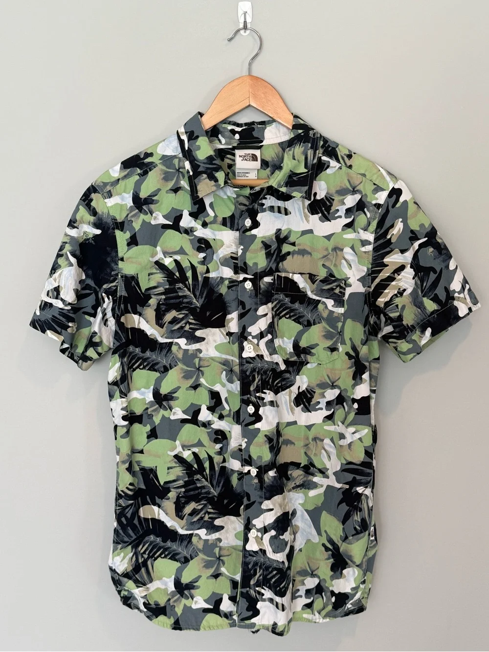 The North Face Baytrail Pattern Short Sleeve Button Down Shirt - L